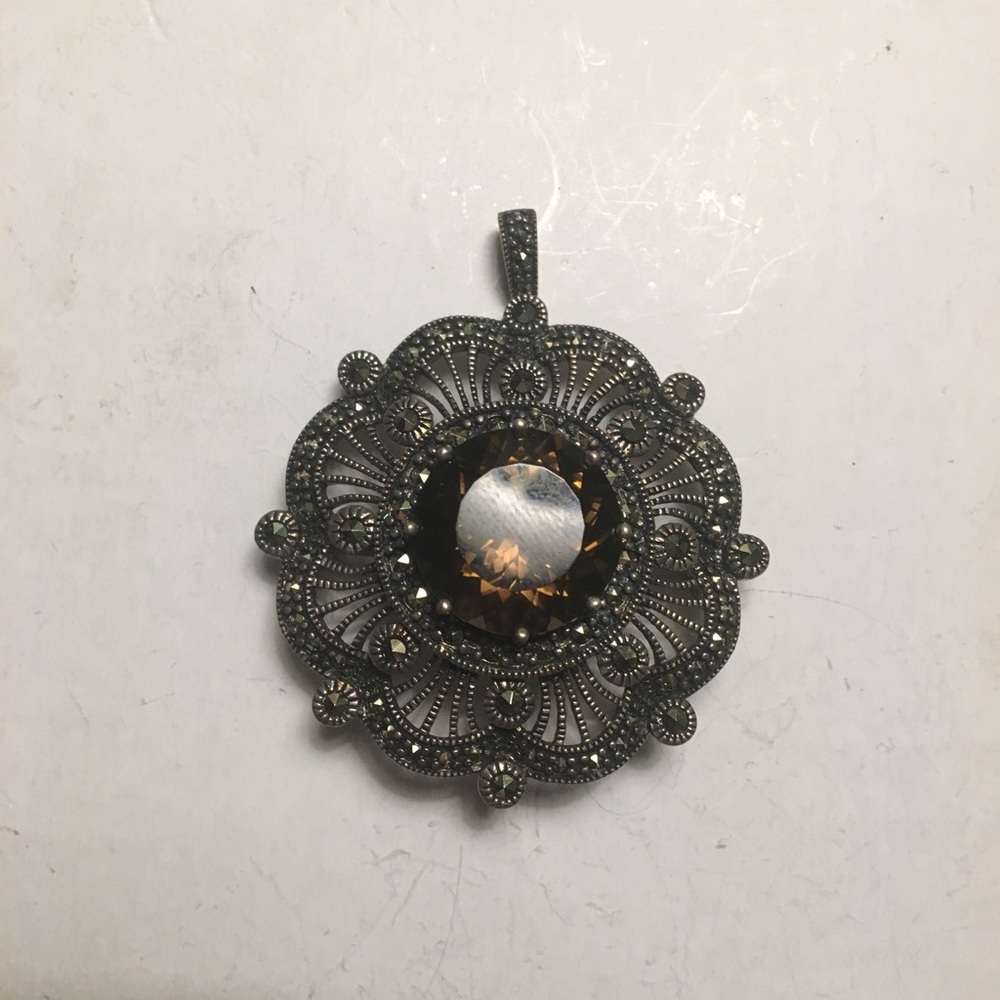 Vintage look pendant/brooch